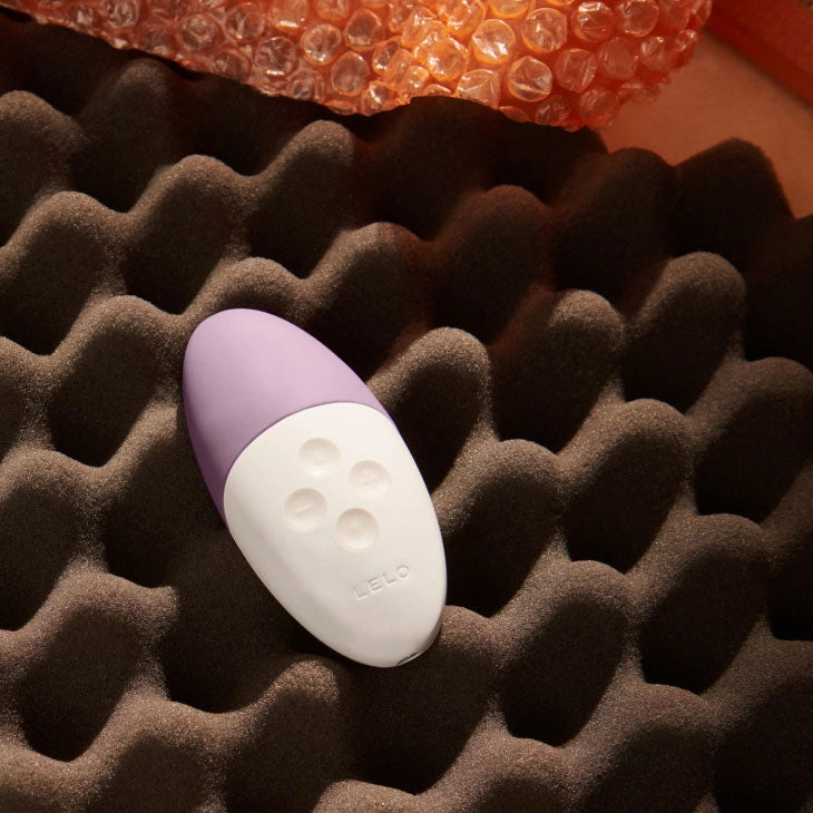 MASAJEADOR ESTIMULADOR DE CLITORIS ACTIVADO POR SONIDO LELO - SIRI 3 ROSA SUAVE