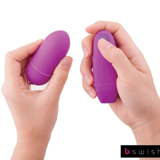 HUEVO VIBRADOR B SWISH - BNAUGHTY UNLEASHED CLASSIC LILA CONTROL REMOTO